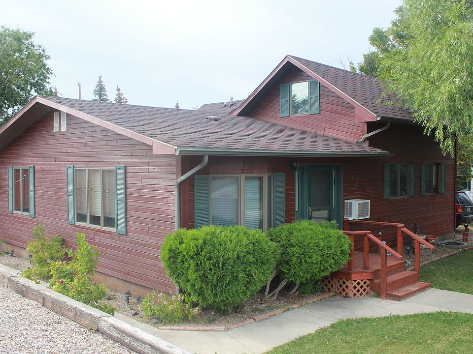 1st image of 301 10th Ave N