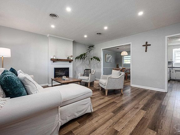 3rd image of 6131 Arbutus Dr