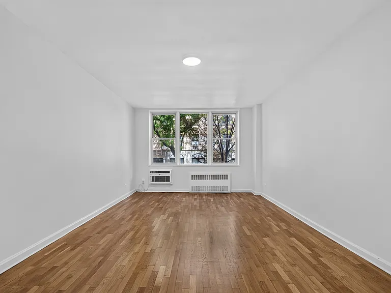 150 E 30th St #2C — Photo 1