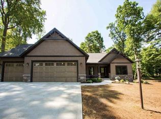 19714 Whispering Woods Dr, Bristol, IN 46507