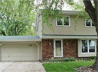 8623 Sunny Hill Dr, Clive, IA 50325