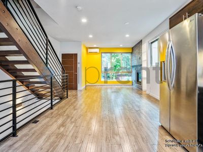 9607A Roosevelt Way NE, Seattle, WA, 98115