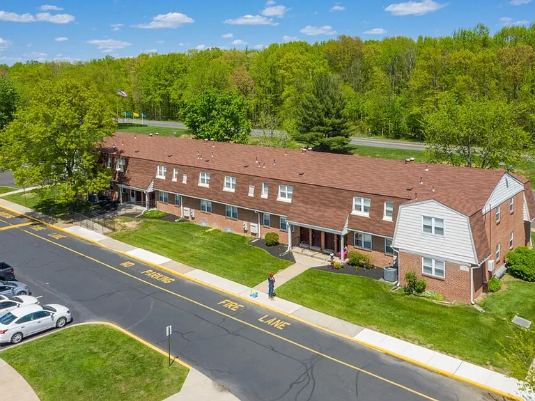 2180 Veterans Hwy — Photo 1