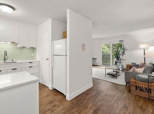 3 Chapel Hill Dr APT 6, Plymouth, MA 02360