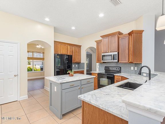 5th image of 916 S GARDEN LAKE Drive