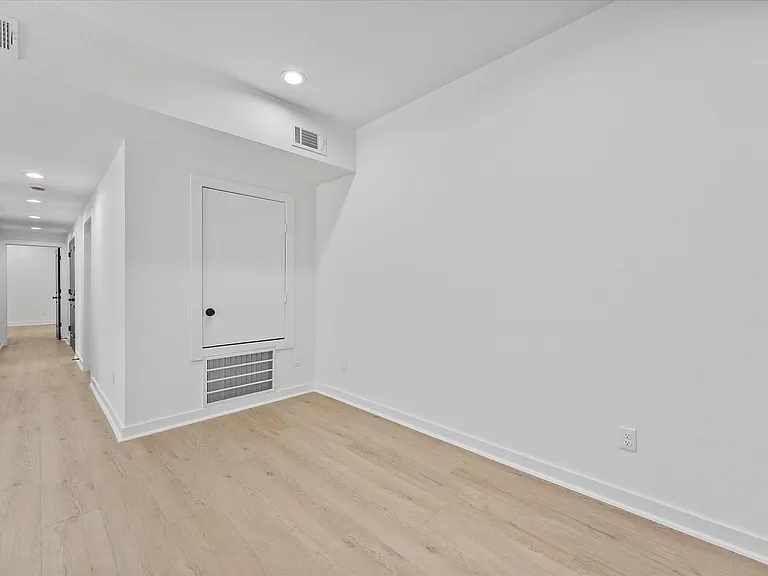 8101 Venus St — Photo 7
