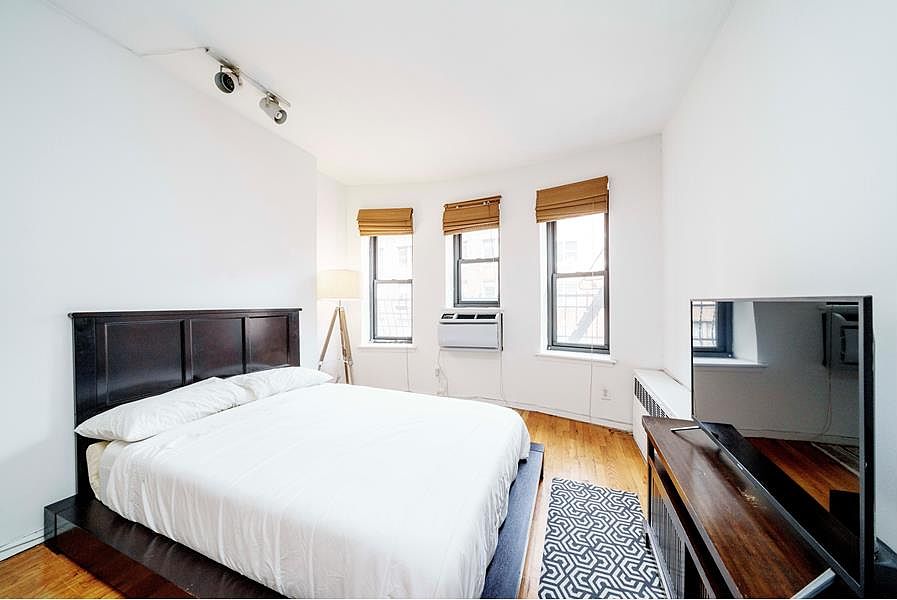2nd image of 160 E 91st St APT 5D