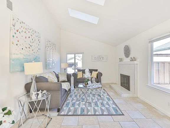 5th image of 2044 Laddie Way