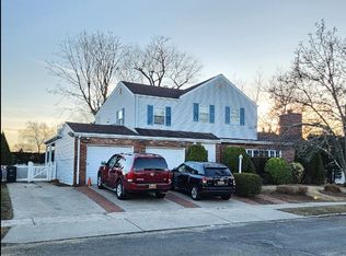 650 8th Ave #2, New Hyde Park, NY 11040