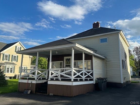 3rd image of 722 W Court St