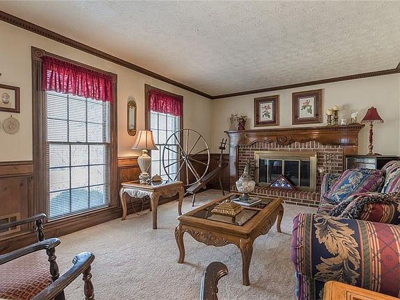 4th image of 2606 Desiree Way