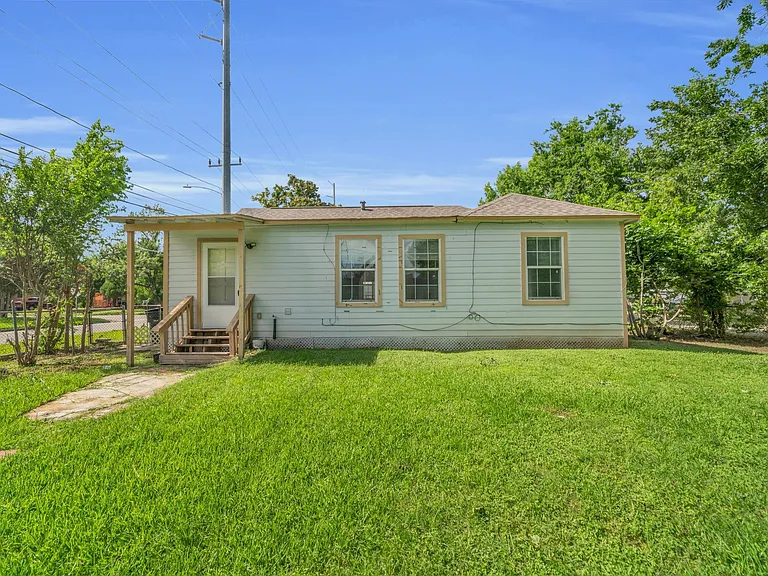 7304 Kinney St — Photo 8