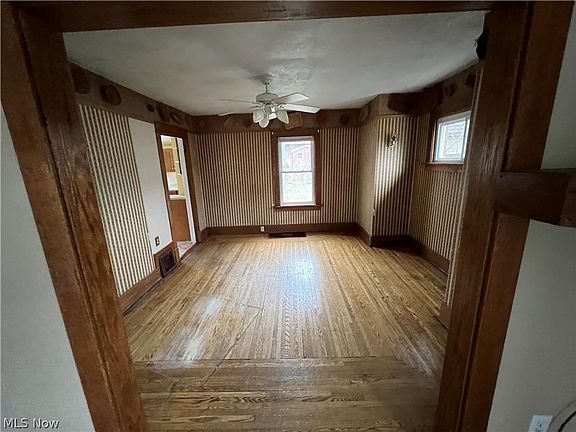2nd image of 837 Kenilworth Ave SE