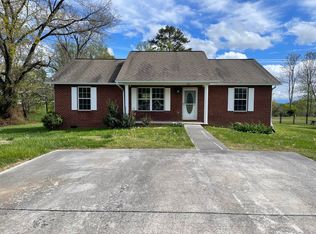 825 Quiet Oaks Way, Dandridge, TN 37725