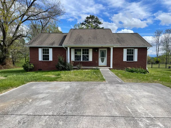 825 Quiet Oaks Way, Dandridge, TN 37725