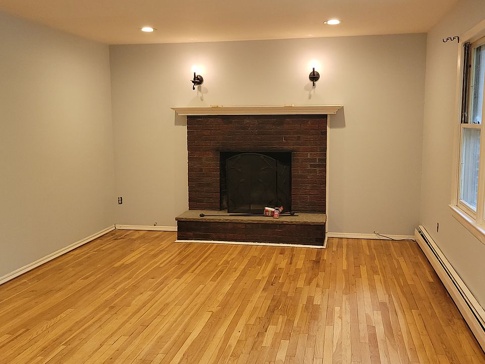 1st image of 2214 Halsey St Floor 1