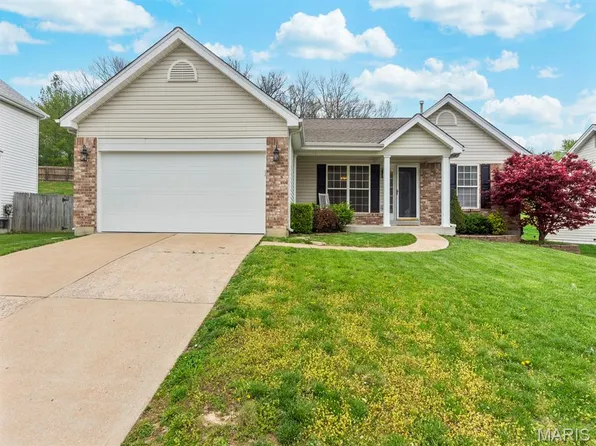 246 Keystone Dr, Fenton, MO 63026