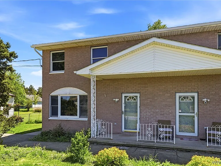 555 Lakeview Ave — Photo 2