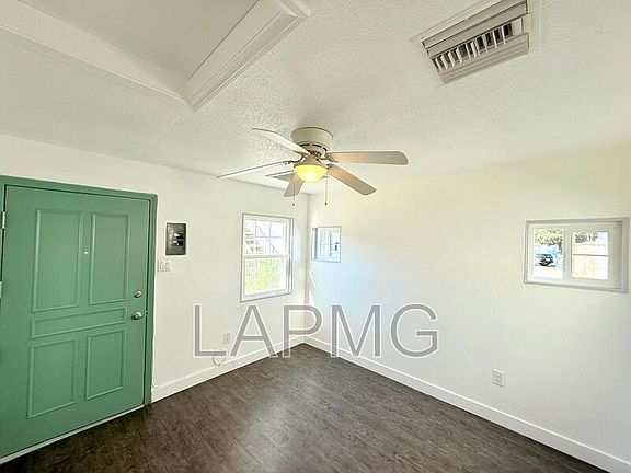 3rd image of 4014 W 102nd St