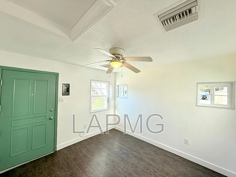 4014 W 102nd St — Photo 3