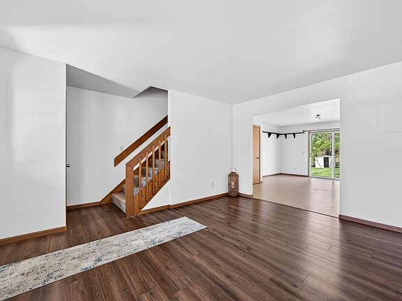 4th image of 2219 N Village Dr