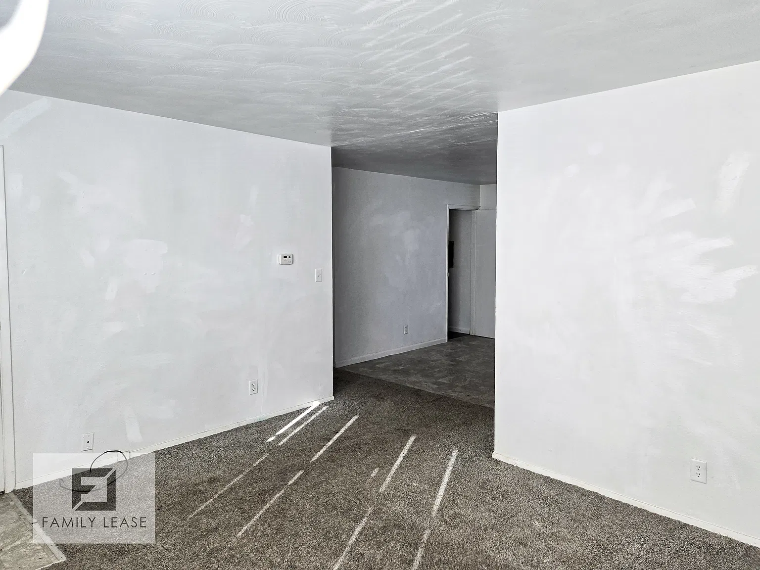 3 bed, 1.5 bath, 988 sqft, $995 — Photo 3