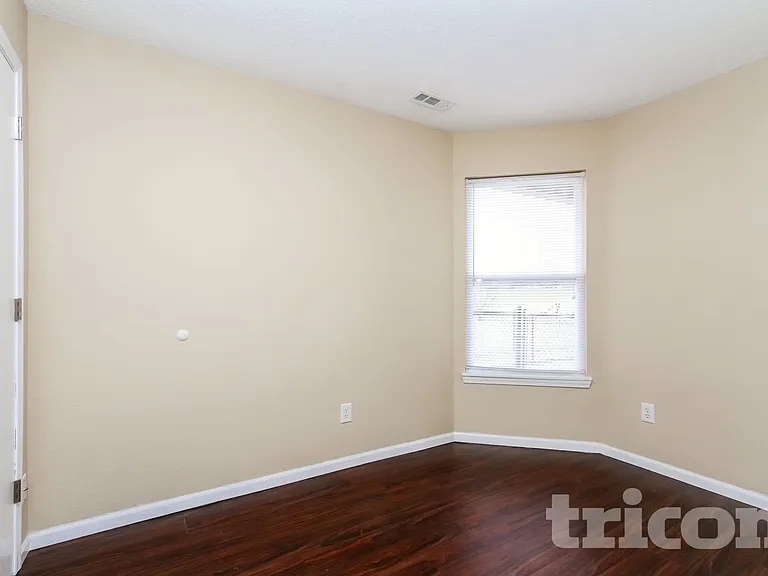 10549 Kensil St — Photo 10