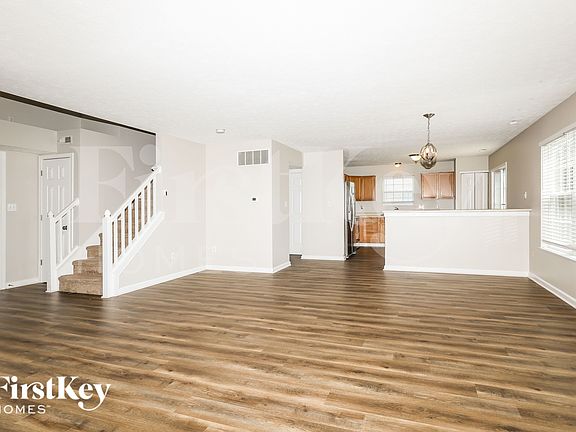 3rd image of 10883 Ashwood Dr