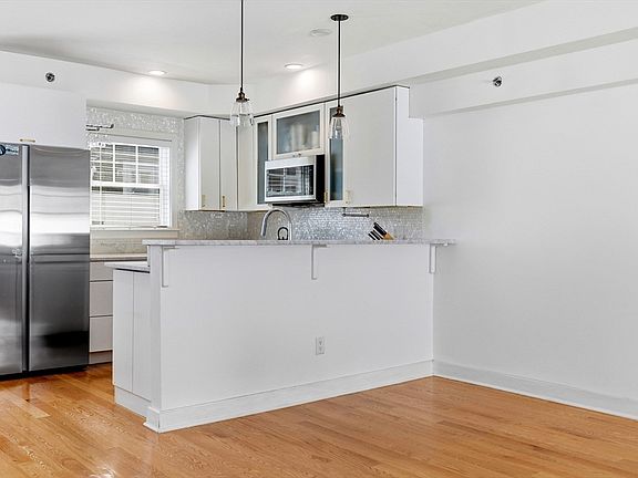 4th image of 35 Middle St #4