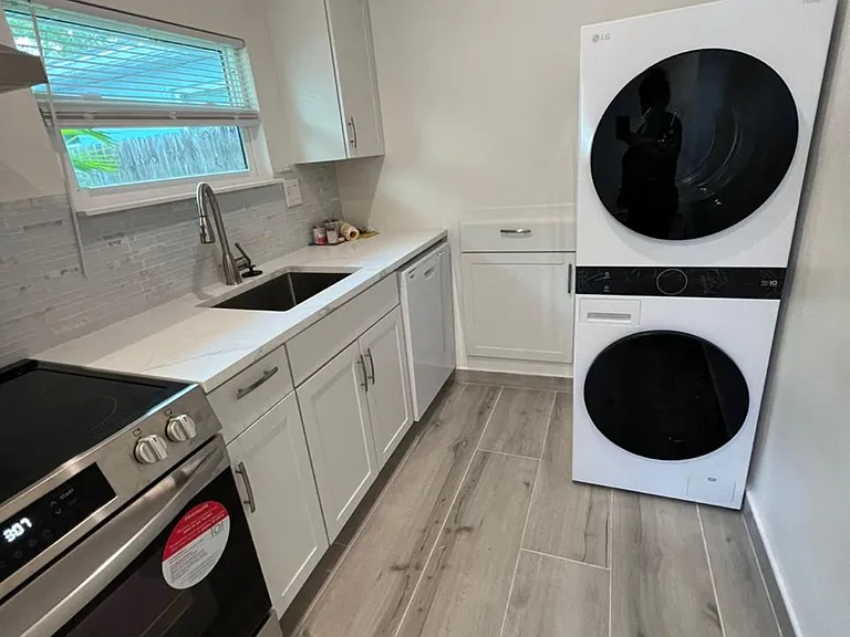 1811 Central Ave #3 — Photo 1
