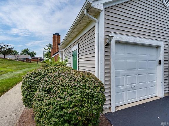 2nd image of 1540 Commons Dr