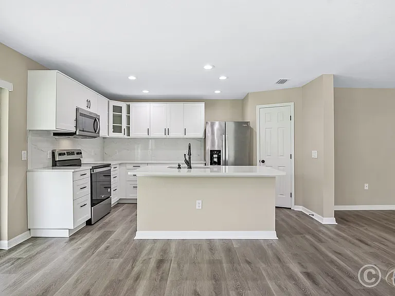 10831 Johanna Ave — Photo 7