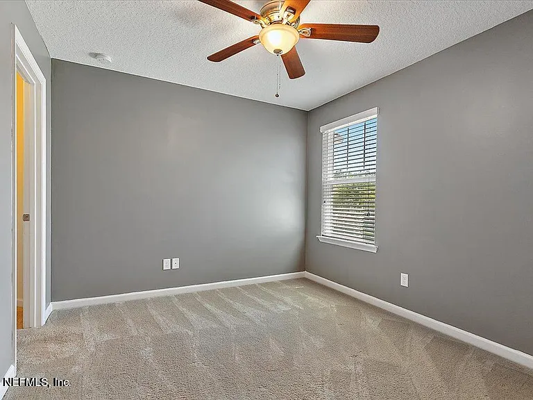 526 Richmond Dr — Photo 13