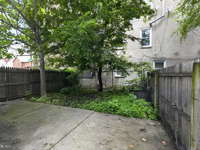 1729 W Master St #B — Photo 4