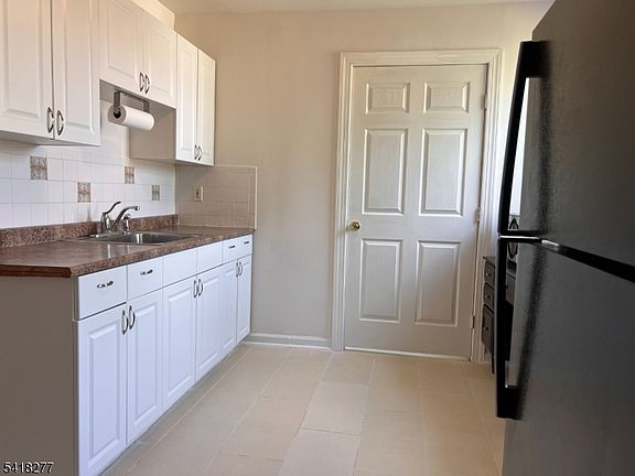 5th image of 117 Ridgedale Ave