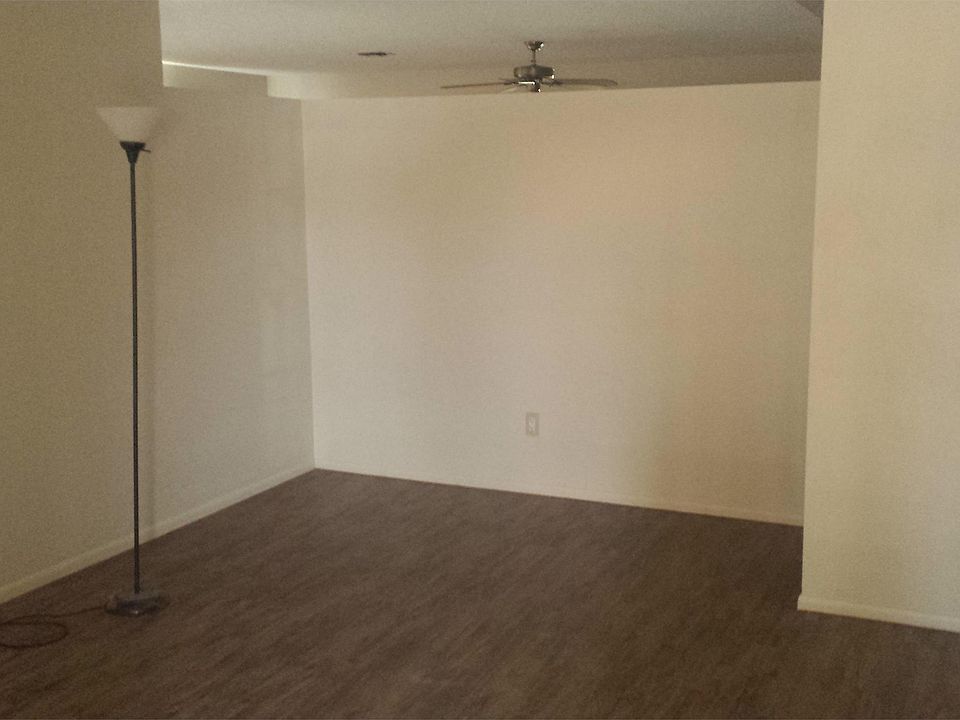 2nd image of 1407 E Del Rio Dr