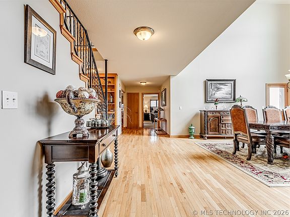 4th image of 19190 Valley View Ln