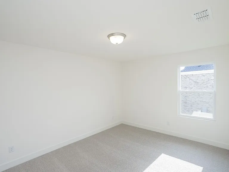 302 Sunderland Dr — Photo 17