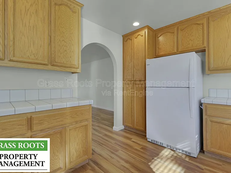 315 Vistamont Dr — Photo 5