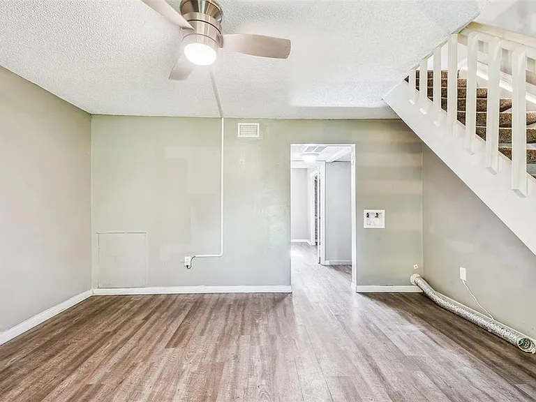 103 Brigadoon Dr — Photo 4