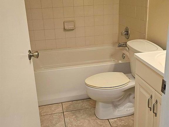 5th image of 10821 N Military Trl APT 4
