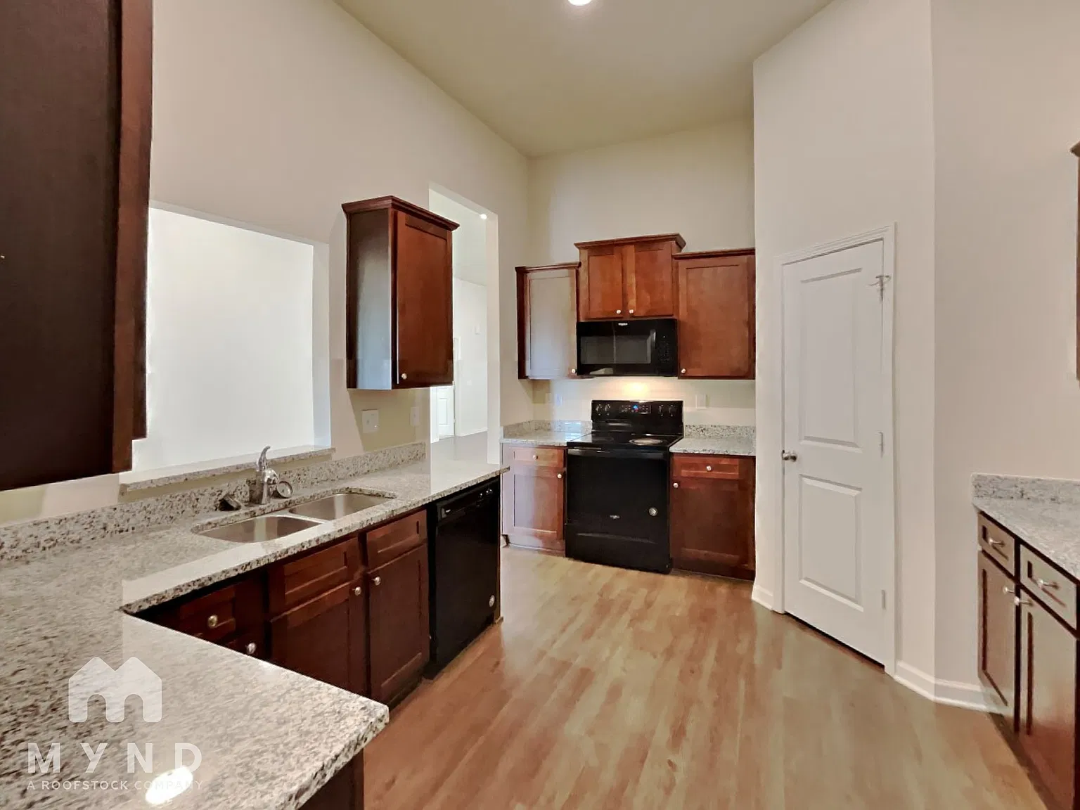 4 bed, 2.0 bath, 2043 sqft, $1,895 — Photo 2