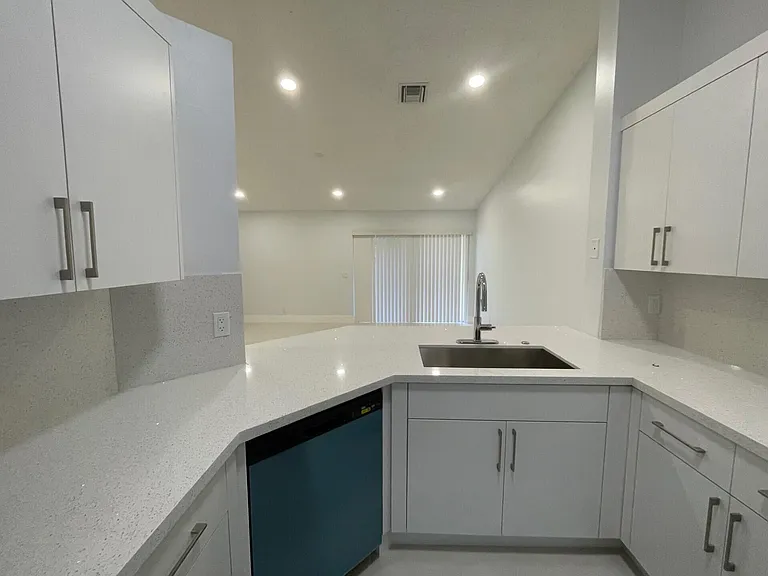 1630 Zenith Way #1630 — Photo 12