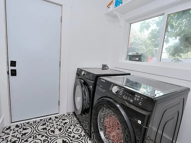 4232 Y St — Photo 17