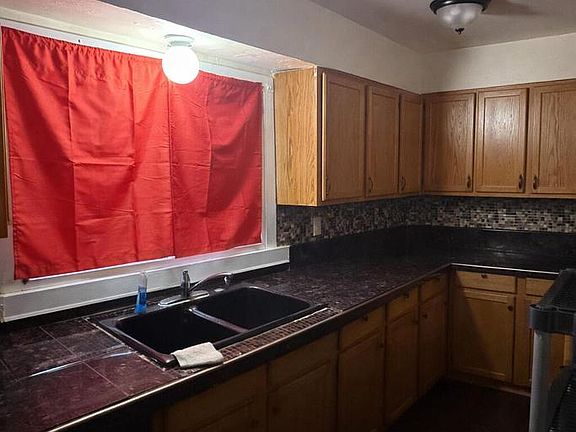 4th image of 5037 N 32nd STREET