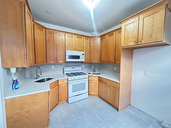 2nd image of 537 E 5th St #2A