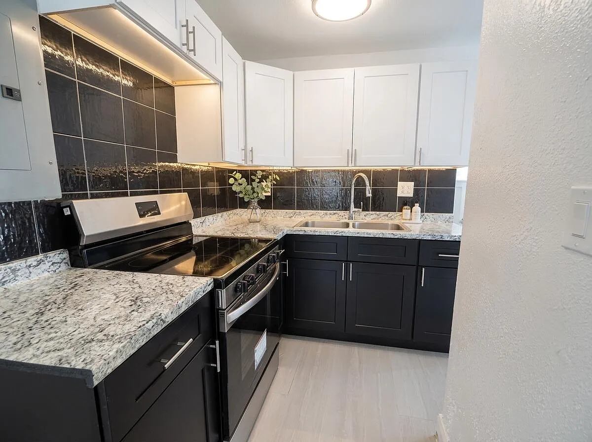 2 bed, 1.0 bath, 950 sqft, $2,200 — Photo 1