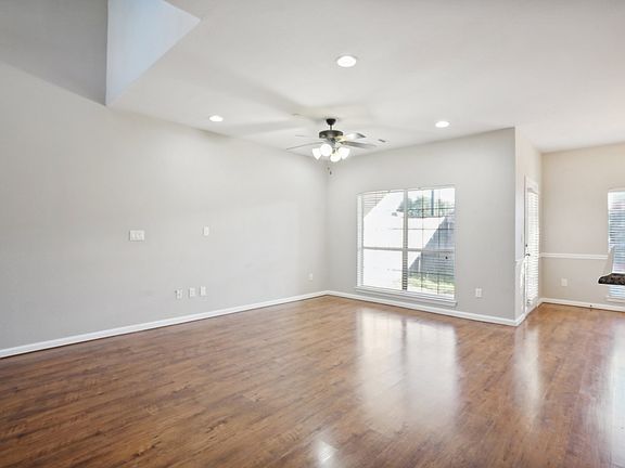 2nd image of 118 Barrington Ln