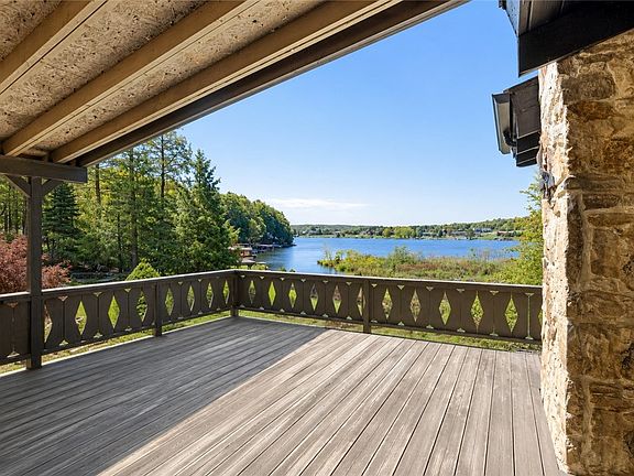 2nd image of 411 Peninsula Dr