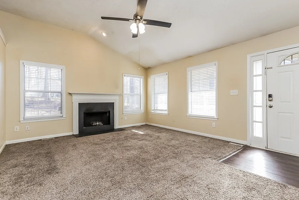 3 bed, 2.0 bath, 1315 sqft, $2,550 — Photo 4
